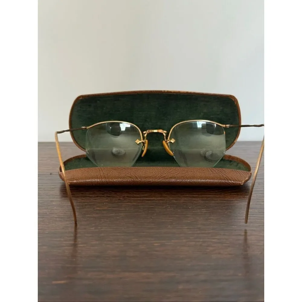 Vintage case rimless monitors